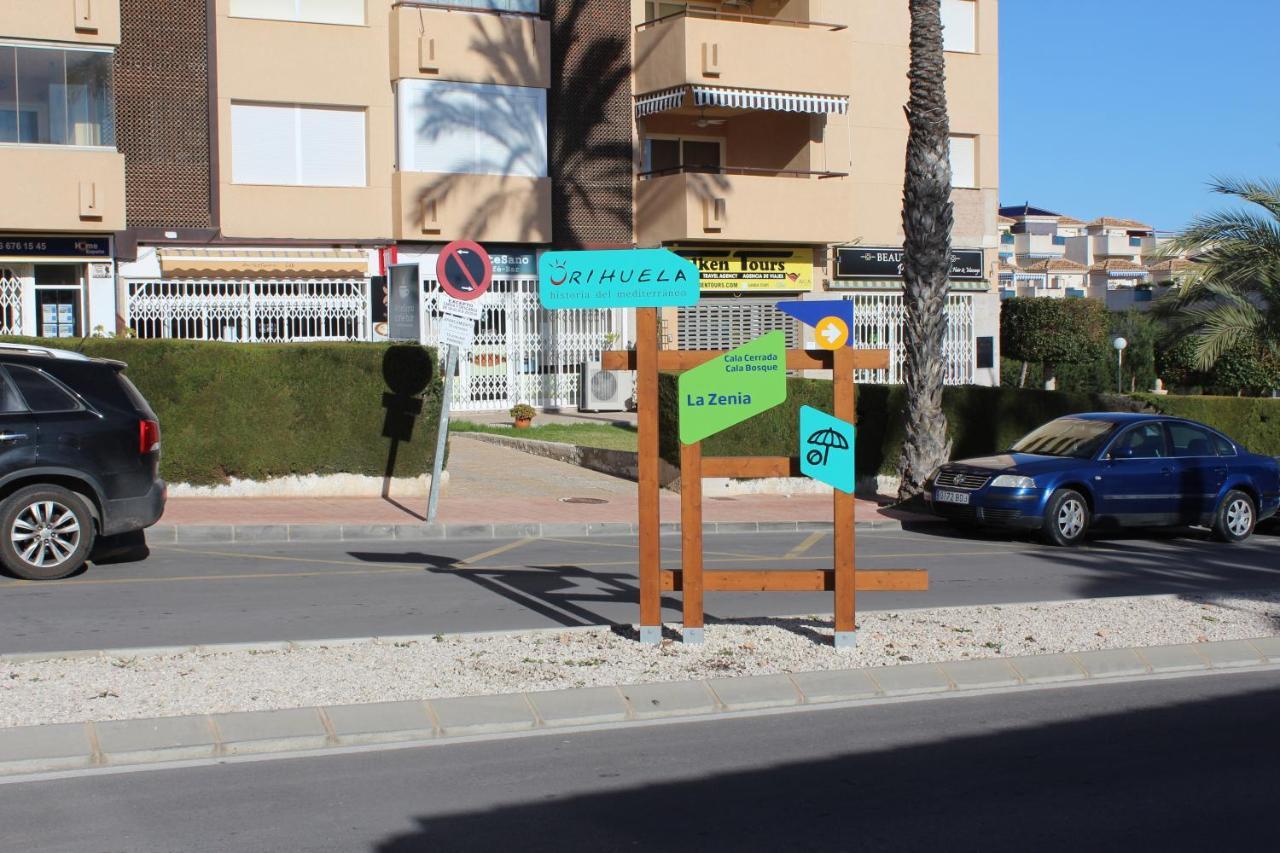 אוריהואלה Bungalow With 2 Bedrooms And Roof Terrace In The Center Of La Zenia. Free Wifi. מראה חיצוני תמונה