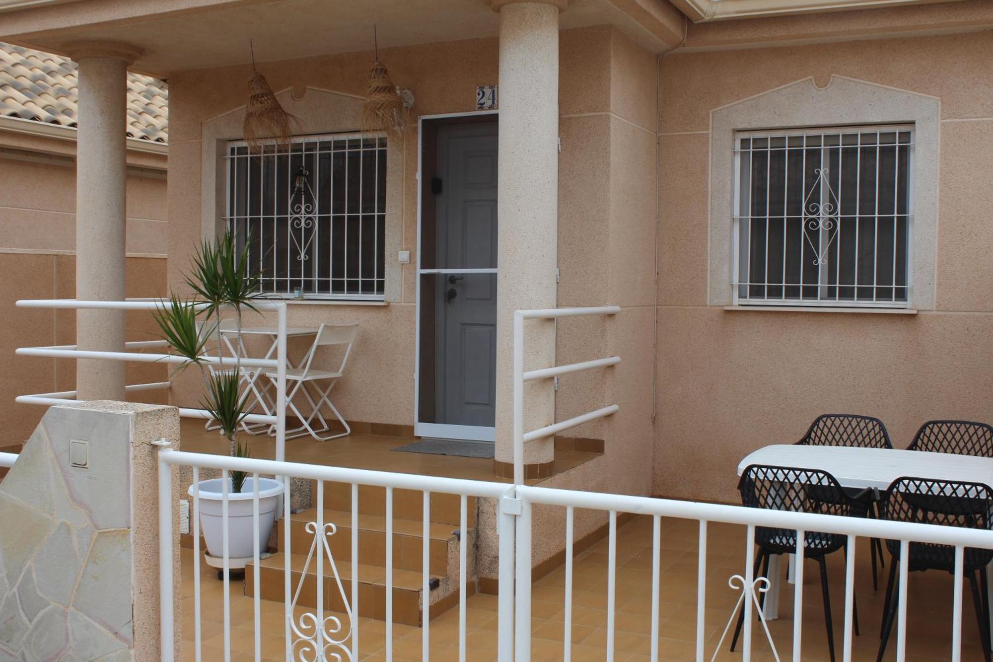אוריהואלה Bungalow With 2 Bedrooms And Roof Terrace In The Center Of La Zenia. Free Wifi. מראה חיצוני תמונה
